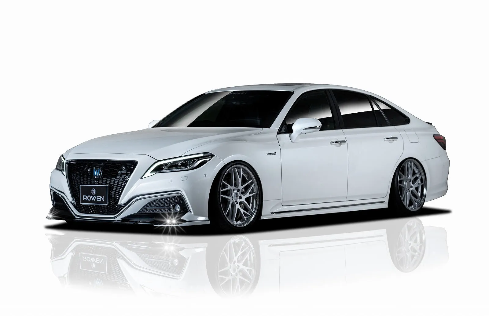 Rowen for Toyota Crown Body Kit