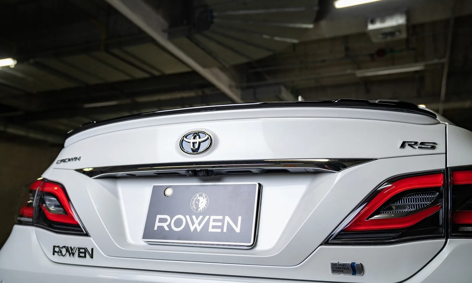 Rowen for Toyota Crown Body Kit
