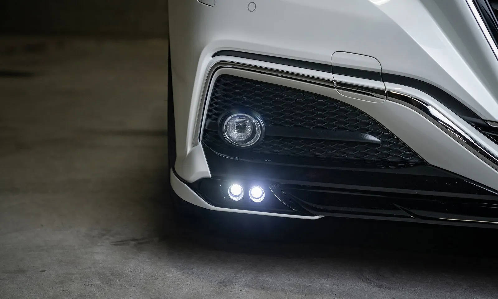 Rowen for Toyota Crown Body Kit