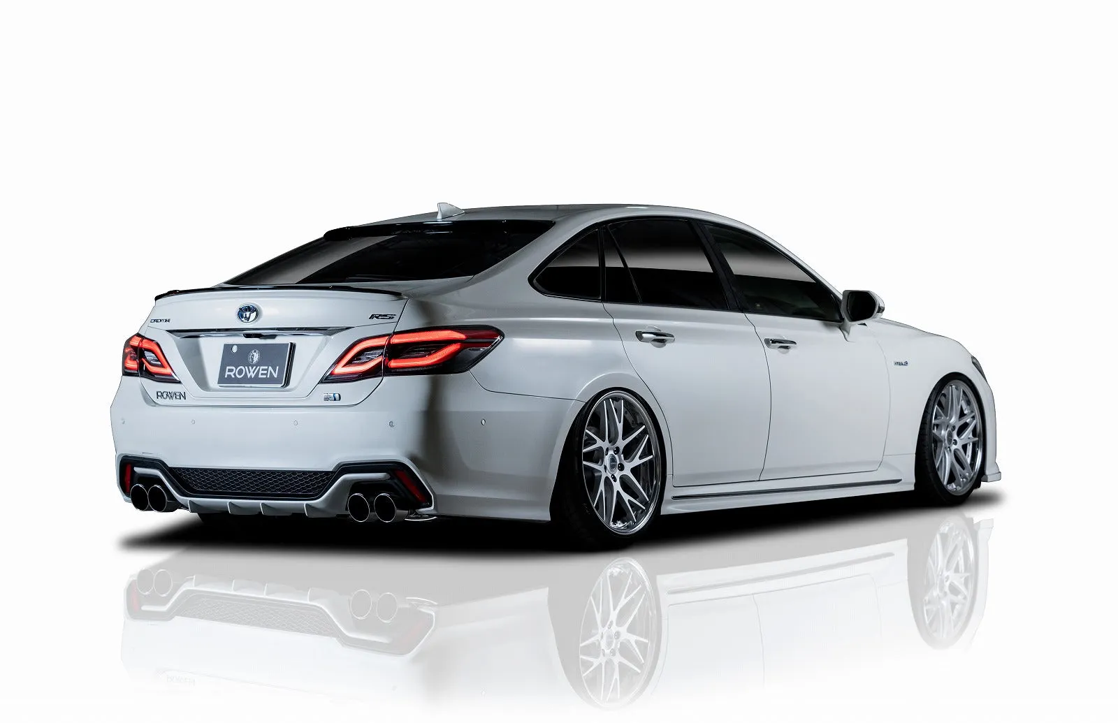 Rowen for Toyota Crown Body Kit