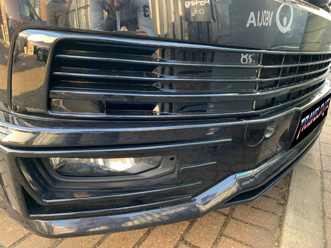 T6 Gloss Black Upper & Lower Grilles With Badge 2015 Onwards NEW