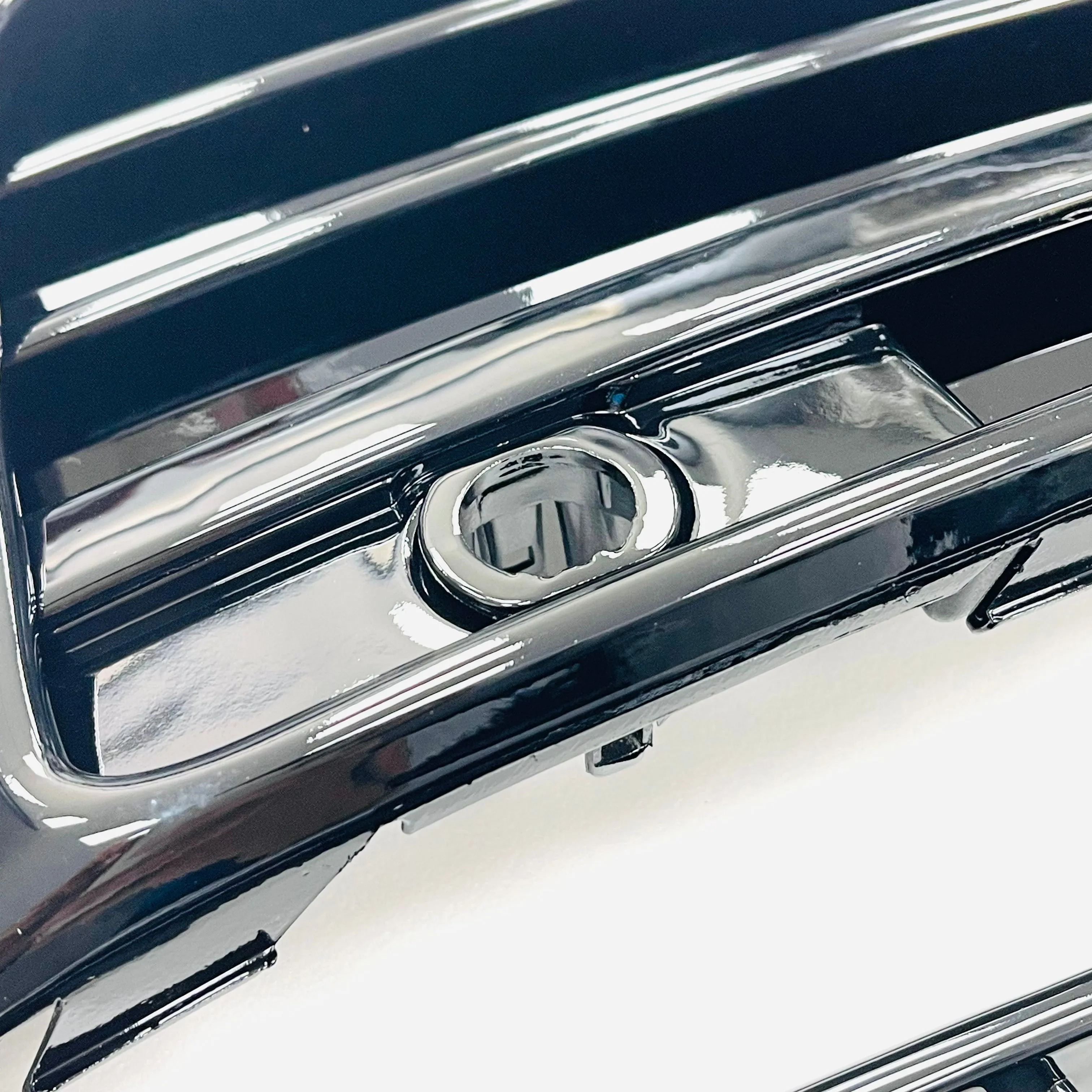 T6 Lower Gloss Black Grilles 3pcs For Vehicles With Radar Sensor & Parking sensors 15 Onwards